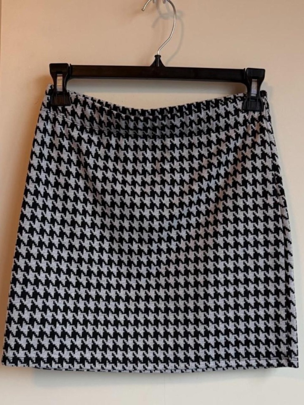 Black & white mini skirt from Freshman 1996